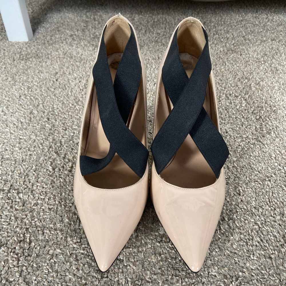 Again&Again Nude Pumps with Elastic Crisscross